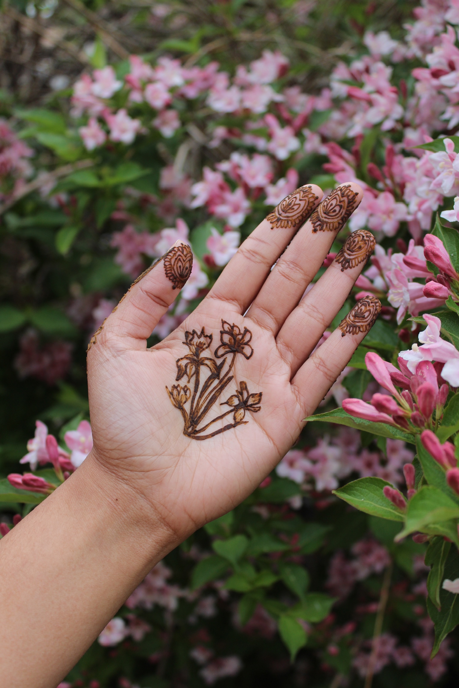 Medium henna design example